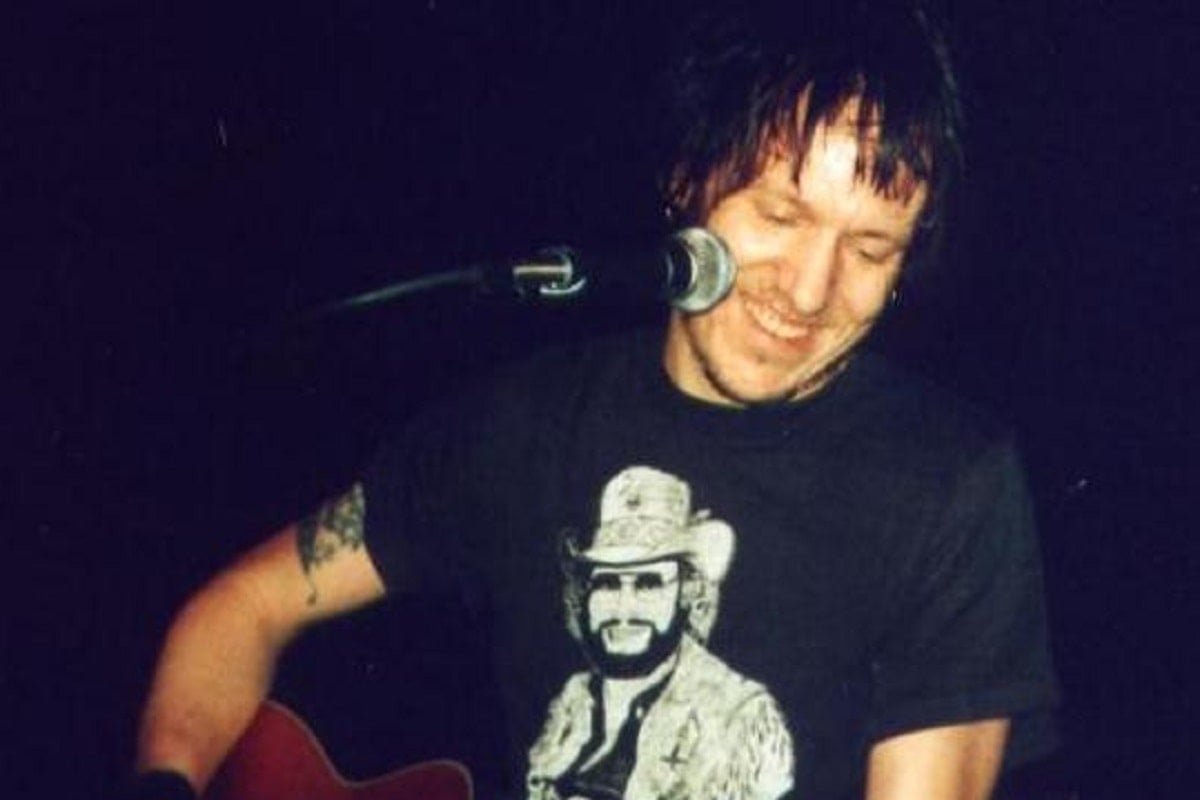 Elliott Smith y su repudio a las etiquetas: un repaso por los discos que lo formaron