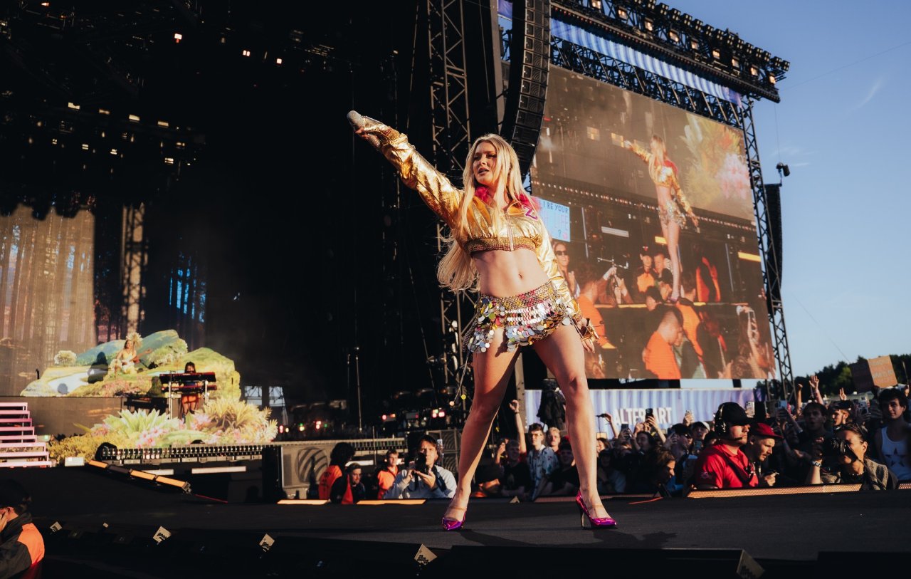 Zara Larsson celebra el resurgimiento viral de 'Lush Life' en Open'er 2026