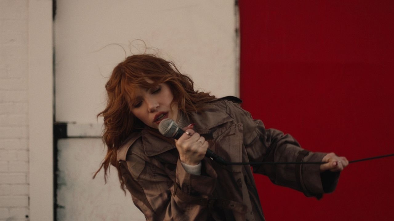 Carly Rae Jepsen suelta "On Wires", el primer adelanto de su doble álbum