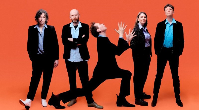 Franz Ferdinand desempolvó 'Golden Brown': cuando una banda de Glasgow se anima con The Stranglers