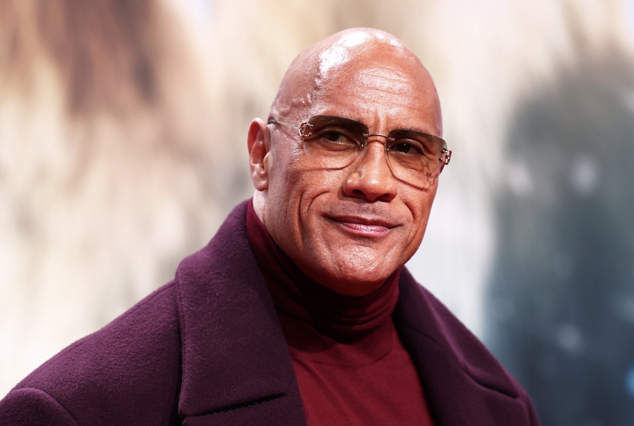 Dwayne Johnson se retira de la política y desata críticas en Hollywood: 'El silencio es complicidad'